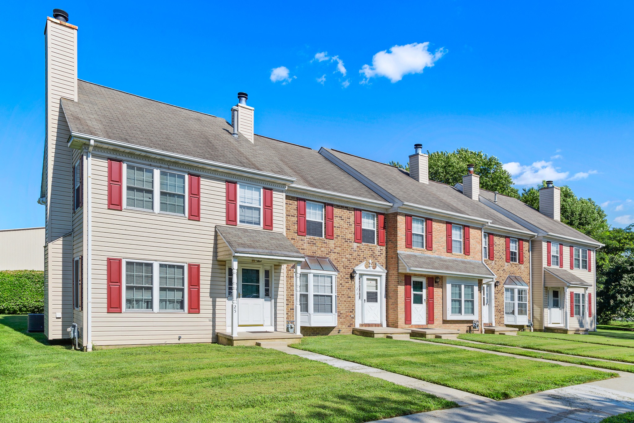 John Court Townhouses - 5 townhouses on Adams Court